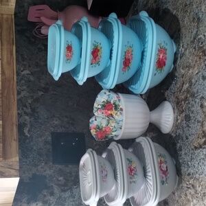 Pioneer Woman New 7 Food Storage match size lids Floral designs, 2 sponges